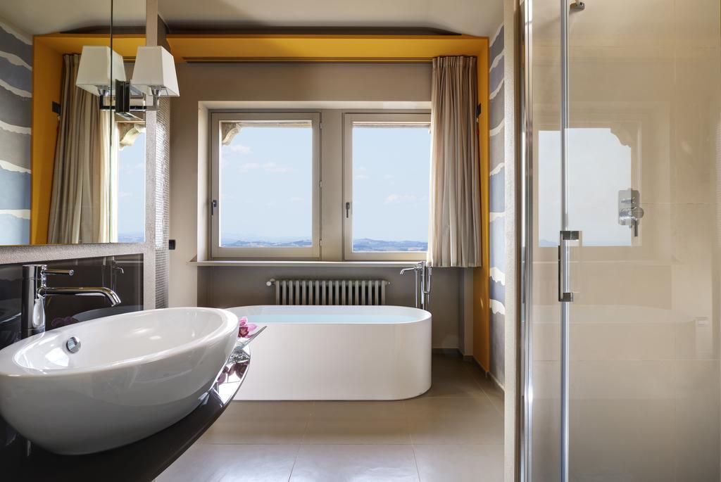 Titano Suites San Marino Oda fotoğraf